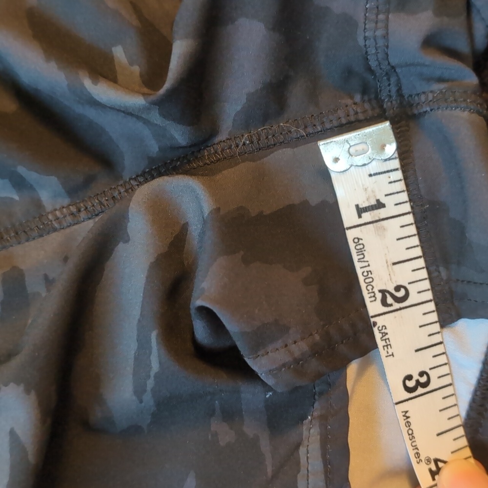 Vuori Women's Shorts - Picture 8 of 8